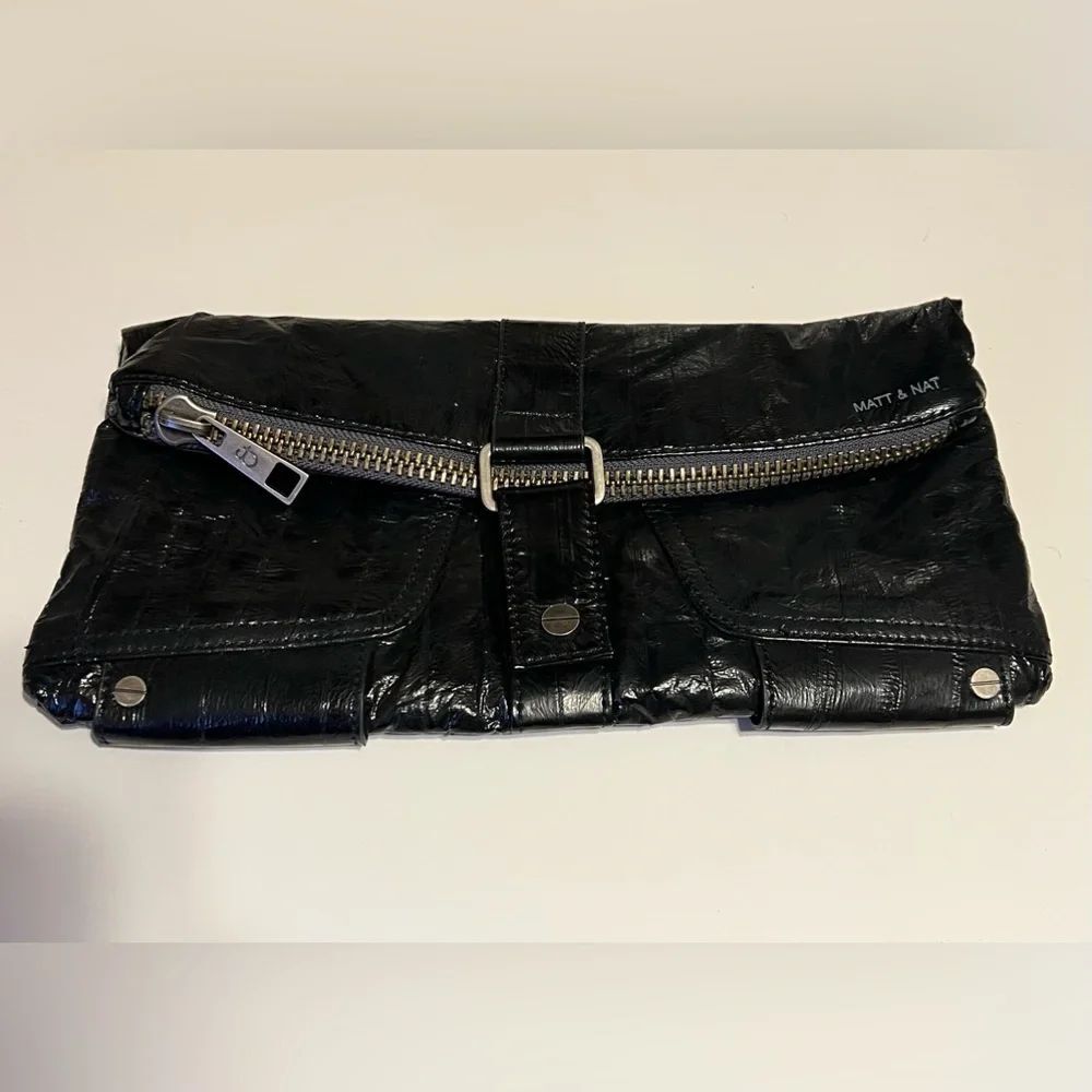 Matt & Nat Folding Vegan Leather Clutch Pockets Zipper Black Purse